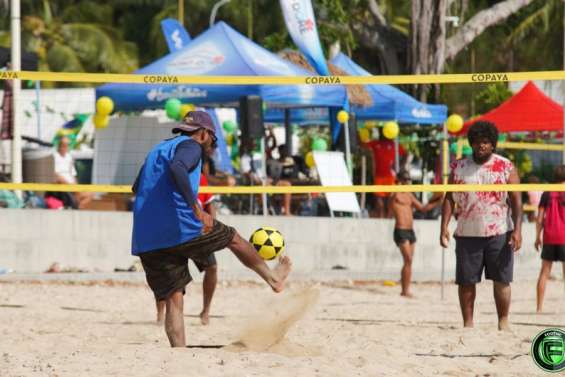 Le footvolley a réuni près d’une centaine de joueurs sur la plage de l’Anse-Vata