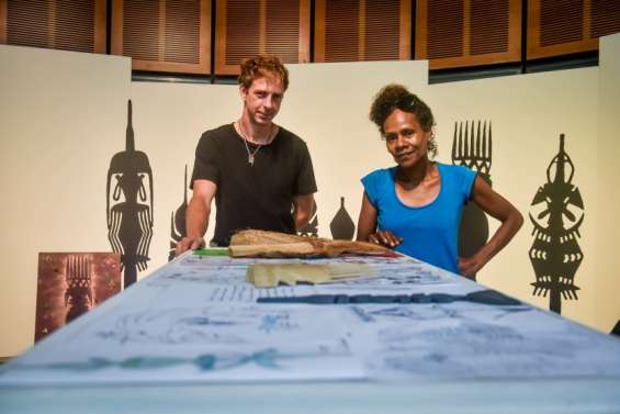 La flèche faîtière dévoile sa silhouette au centre culturel Tjibaou