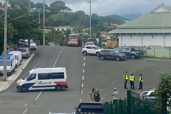 [Mise à jour] Un camion s’encastre dans une salle de sport à Rivière-Salée : un mort, des enfants évacués