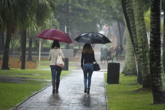 Météo : coup de vent, fortes pluies et houle, la Nouvelle-Calédonie sous vigilance orange