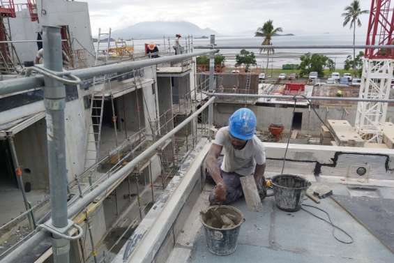 L’emploi salarié recule encore, mais la chute ralentit