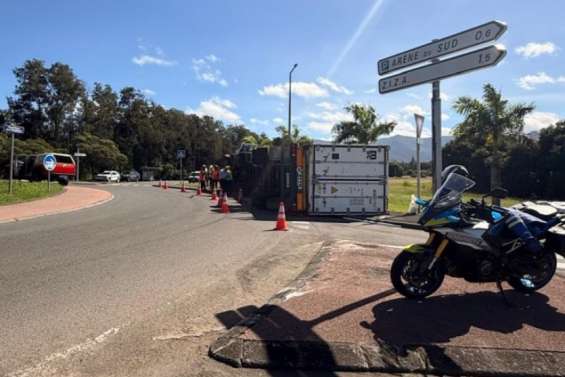 Païta : un camion se renverse aux Fraisiers, la circulation perturbée