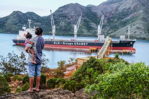 Blocage à Kouaoua : le centre minier de la SLN à l’arrêt, 120 employés en congés forcés