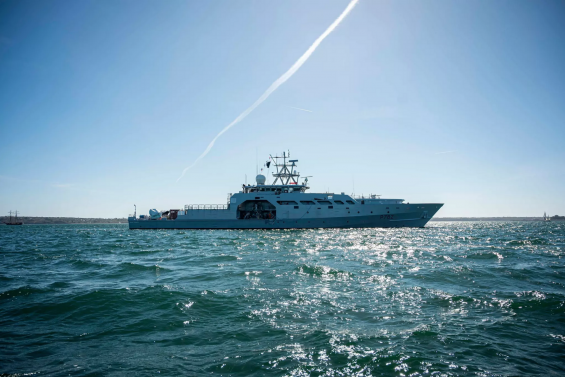 Le nouveau patrouilleur Jean-Tranape en route vers le Caillou