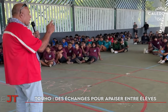 Échanger pour s’apaiser au lycée de Touho, des passagers bloqués d’Aircalin témoignent… Le JT de Caledonia du 20 avril