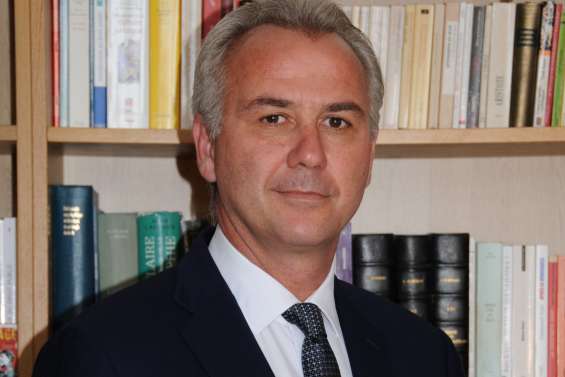 Ferdinand Mélin-Soucramanien plaide pour l’intégration du préambule de l’accord de Nouméa dans la Constitution