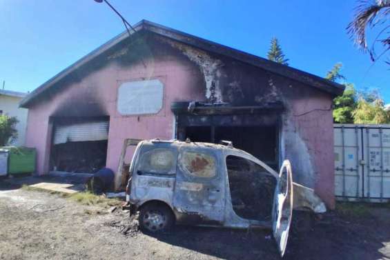 Un dock détruit dans un incendie au Faubourg-Blanchot