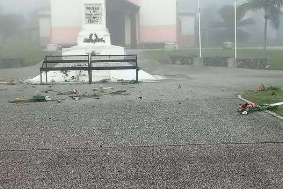Colère à Bourail après le saccage des gerbes de la cérémonie du 8-Mai