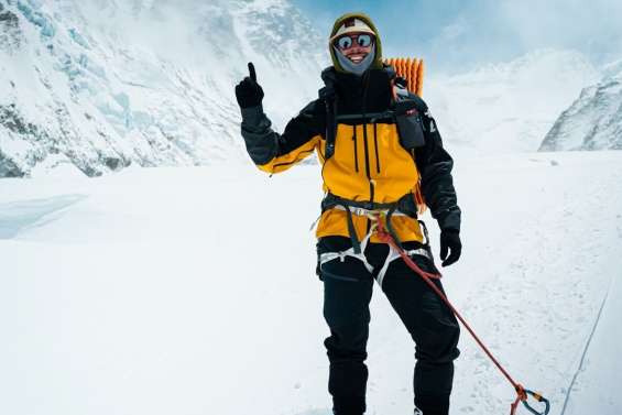 Un Australien bat le record de l’ascension de l’Everest depuis la mer