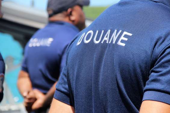 Un contrôle douanier à Boulouparis mène au démantèlement d’un trafic de cocaïne
