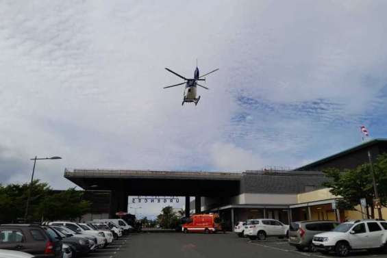 Un hélicoptère australien en renfort pour assurer les évacuations sanitaires