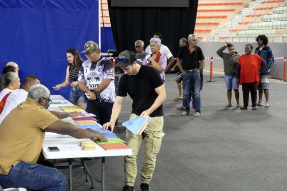Provinciales : le taux de participation atteint 27,3 % à midi