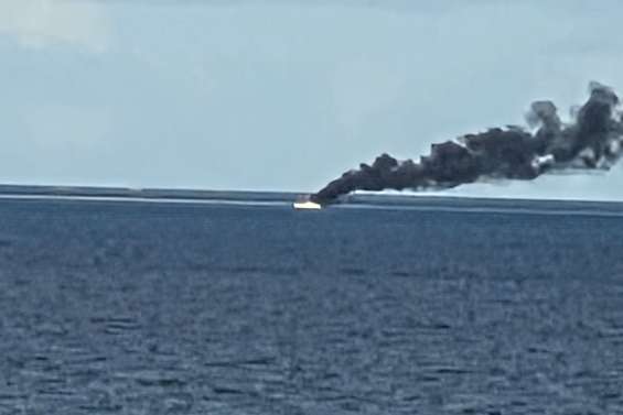 Un catamaran coulé par un incendie près du récif Sèche-Croissant