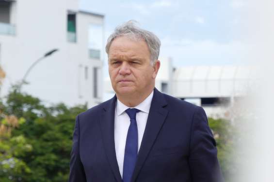 Macron propose de nommer François-Noël Buffet, ancien ministre des Outre-mer, Défenseur des droits