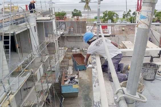 En 2025, le niveau de l’emploi salarié est retombé sous celui de 2008