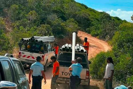 Poum : les quarante poteaux de l’OPT volés à Arama retrouvés, mais inutilisables