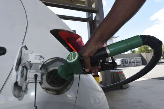 Carburant : les prix fléchissent à nouveau en août