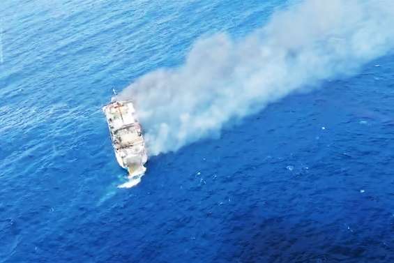 Indonésie : une centaine de passagers secourus après l’incendie d’un ferry au large de Bali