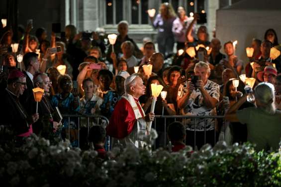 À Lourdes, les pèlerins séduits par un pape 
