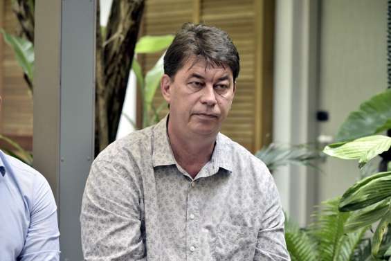 Refus d’export de la SLN : Thierry Santa dénonce un 