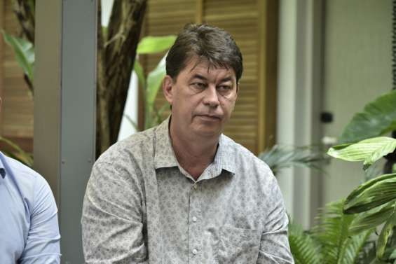 Un « mépris des familles qui dépendent du sauvetage de la SLN »