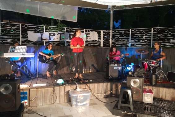 Laureen Meynier et La P'tite Troupe de La Foa en concert