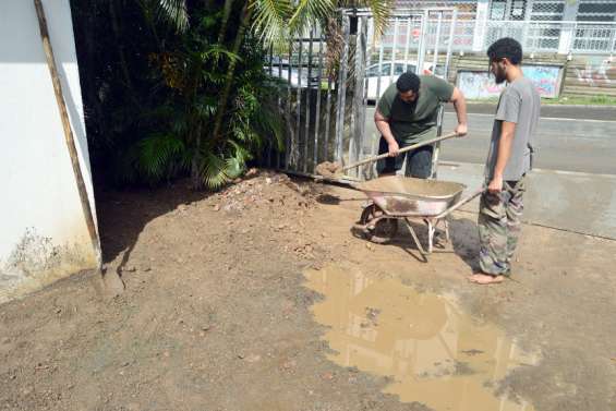 A Païta, alors que des habitants sont toujours privés d'eau, la solidarité s'organise
