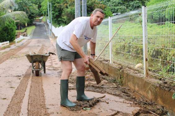 Après le déluge, les habitants sinistrés essuient les plâtres à Dumbéa