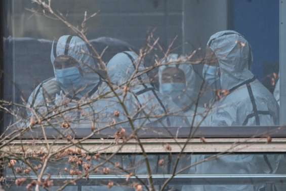 L'OMS à l'Institut de virologie de Wuhan, l'UE envisage les vaccins russe et chinois