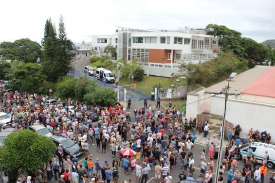 Mis en examen pour meurtre, le tireur de Port-Ouenghi placé en détention provisoire