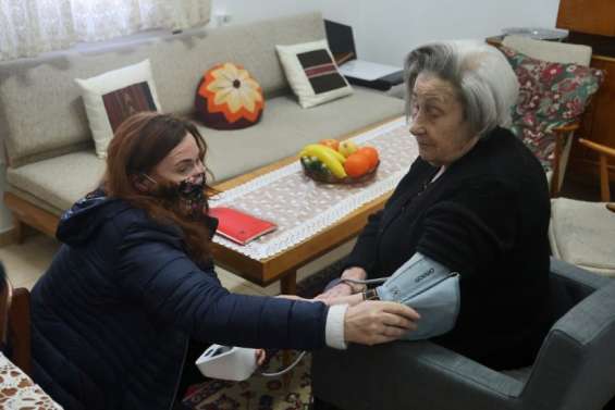 Au chevet de survivants de la Shoah