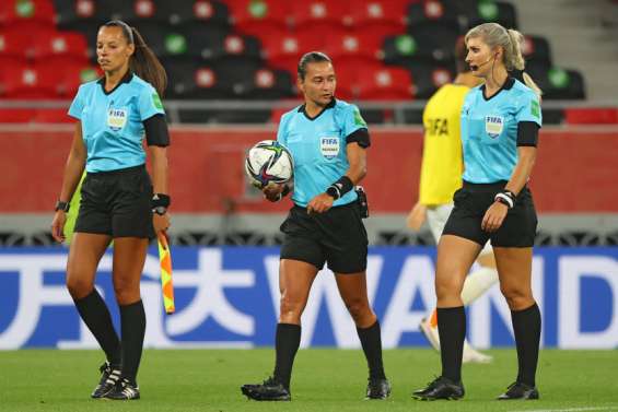 Edina Alves, pionnière  de l'arbitrage féminin