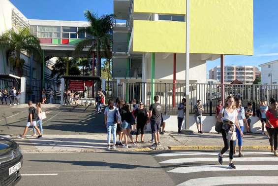La rentrée scolaire en images : 65 000 élèves en classe ce matin