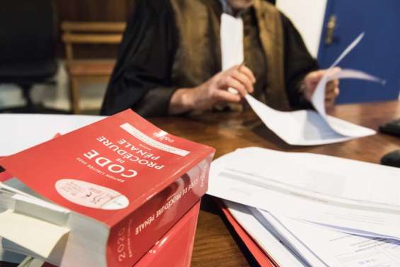 Il braque un magasin, armé d'un couteau