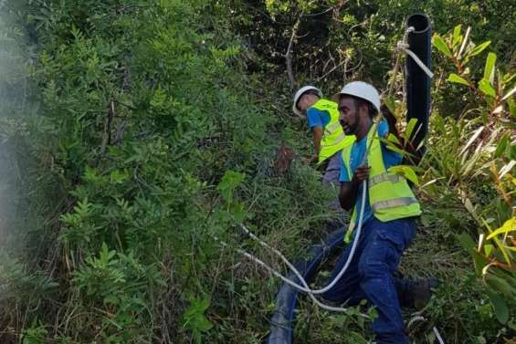 Païta : l'eau courante rétablie, le gouvernement va procéder au déblaiement de la RT1