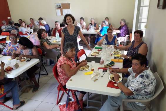 L'Âge d'or se retrouve autour d'un repas