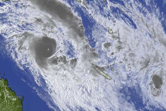 [GROS PLAN] Le cyclone Niran devrait frapper très fort