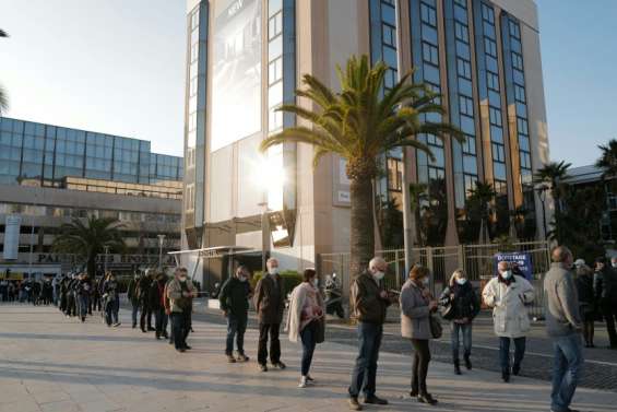 La campagne de vaccination accélère,le Pas-de-Calais confiné