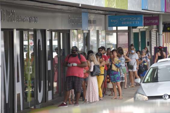 Confinement : les pharmacies prises d'assaut mais 