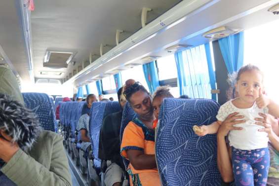 Les derniers cars pour le Nord font le plein de passagers