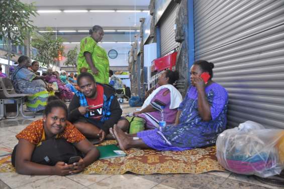 Vols annulés à l'aérodrome de Magenta : « la crainte, c'est d'être bloqués ici »