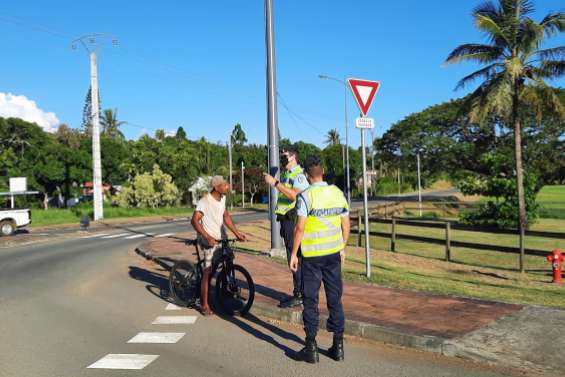 Premiers contrôles des attestations de déplacement