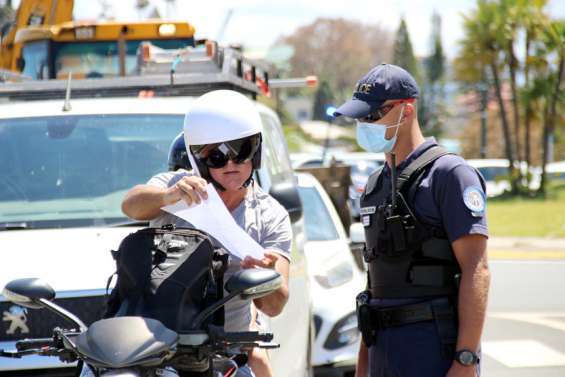 La police contrôle les automobilistes à Nouméa, les attestations de déplacement bien respectées