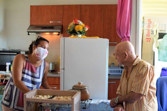 Le quotidien d'une auxiliaire de vie, entre craintes et joie d'aider