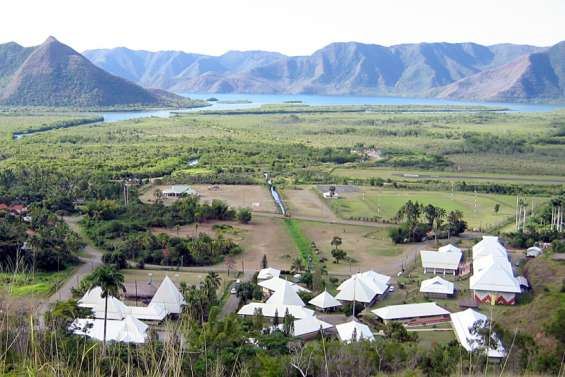 Un mort et deux blessés dans un accident de la route à Canala