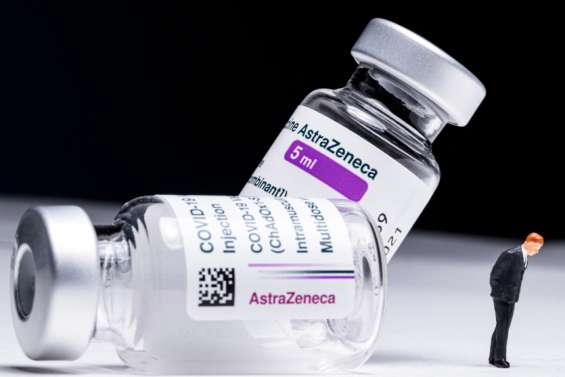 Vaccin AstraZeneca : une série  de déboires et de critiques