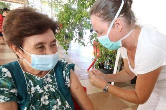 Vaccination : les chiffres grimpent mais la campagne grince