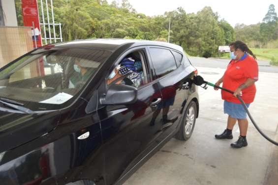 Après l'incendie, la station Mobil de La Coulée rouvre en service réduit
