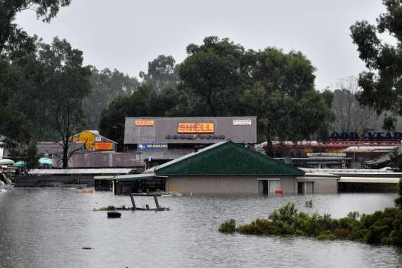 Les zones inondées s'étendent, nouvelles évacuations prévues