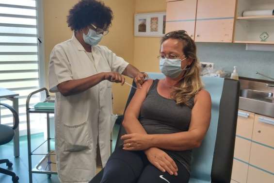 Gros plan : Faudra-t-il un passeport vaccinal pour voyager ?